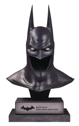 DC Gallery Batman: Arkham Asylum Cowl statue