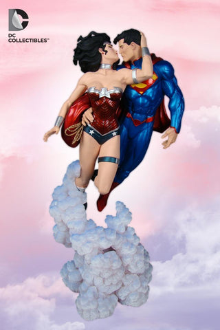 Superman and Wonder Woman The Kiss Statue Superman and Wonder Woman The Kiss Statue