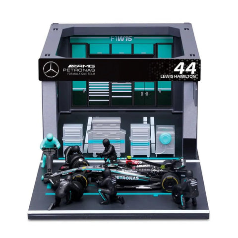 Bburago 1:43 Diorama Playset Mercedes 44 Lewis